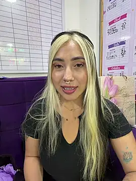 ManuelaVeeleez online show from 06/13/26, 03:59