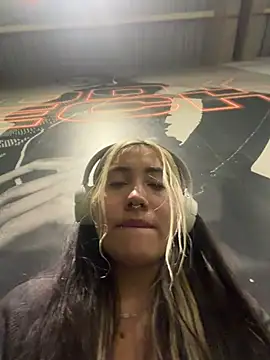 ManuelaVeeleez online show from 07/07/26, 02:47