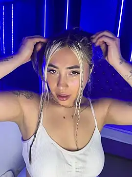 ManuelaVeeleez online show from 07/28/26, 05:03