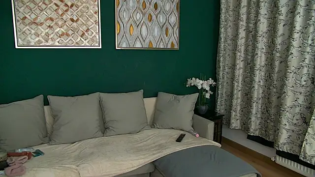 Snapshot of SkinnyNatty chatting on 04/05/26, 03:47 SkinnyNatty online show from 04/05/26, 03:47