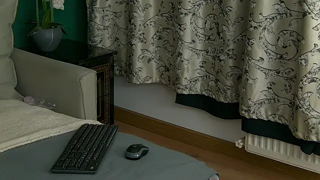 Snapshot of SkinnyNatty chatting on 05/07/26, 03:56 SkinnyNatty online show from 05/07/26, 03:56