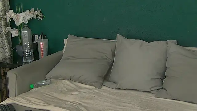 Snapshot of SkinnyNatty chatting on 05/22/26, 03:57 SkinnyNatty online show from 05/22/26, 03:57