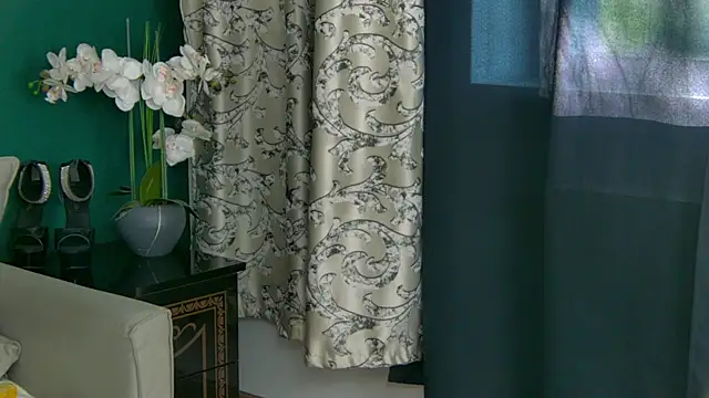 Snapshot of SkinnyNatty chatting on 06/14/26, 03:52 SkinnyNatty online show from 06/14/26, 03:52