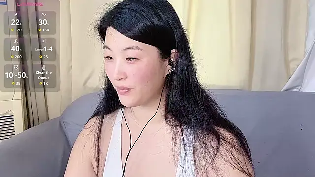 Snapshot of Tavie1744 chatting on 05/25/26, 02:06 Tavie1744 online show from 05/25/26, 02:06
