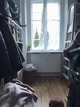 SkinnyLilly online show from 06/11/26, 05:22