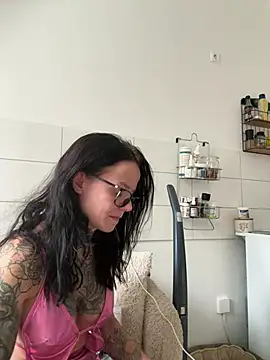 Snapshot of SkinnyLilly chatting on 07/02/26, 04:57 SkinnyLilly online show from 07/02/26, 04:57