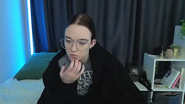 SunyLily online show from 05/25/26, 06:19