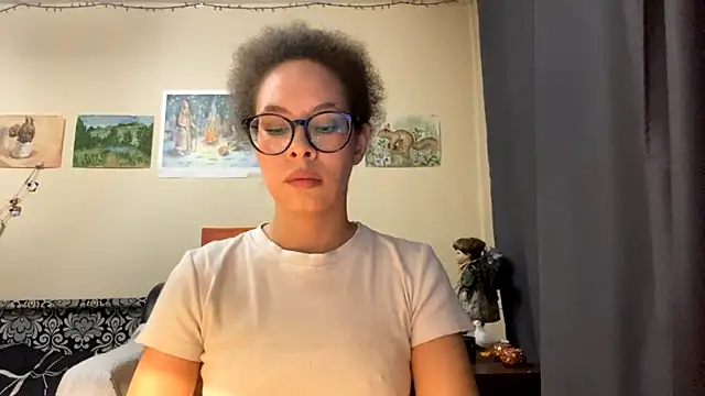 Snapshot of Selena_blom chatting on 03/04/26, 01:17 Selena blom online show from 03/04/26, 01:17
