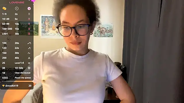 Snapshot of Selena_blom chatting on 03/19/26, 11:36 Selena blom online show from 03/19/26, 11:36