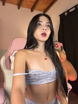 Snapshot of hi_kiittyy chatting on 03/05/26, 10:44 hi kiittyy online show from 03/05/26, 10:44