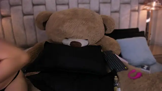 Snapshot of FoxxxyPink chatting on 05/11/26, 08:06 FoxxxyPink online show from 05/11/26, 08:06