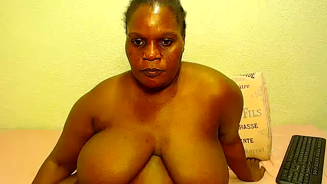Snapshot of Busty42DDZA chatting on 05/10/26, 04:12 Busty42DDZA online show from 05/10/26, 04:12