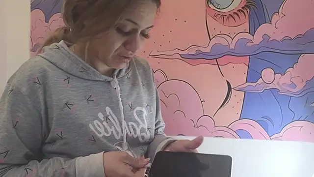 Caroline hernandes online show from 06/19/26, 01:26
