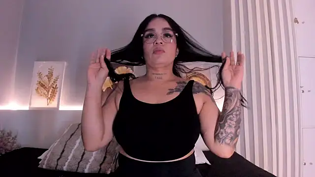 Snapshot of ManuelaMontes_ chatting on 06/13/26, 12:25 ManuelaMontes online show from 06/13/26, 12:25