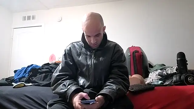 Snapshot of CirclingClass chatting on 10/12/25, 01:10 CirclingClass online show from 10/12/25, 01:10