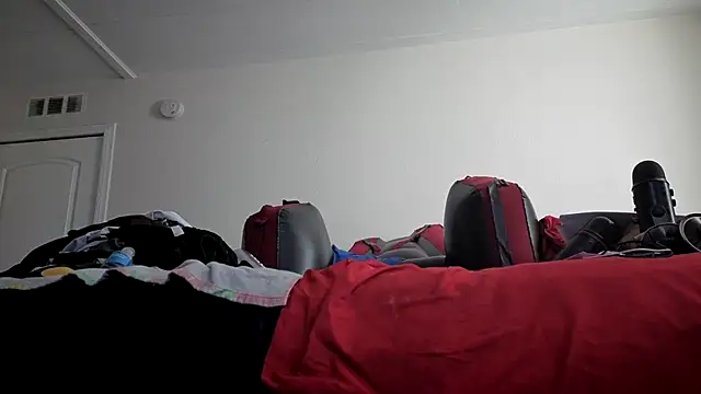 Snapshot of CirclingClass chatting on 10/26/25, 11:20 CirclingClass online show from 10/26/25, 11:20