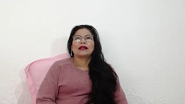 Snapshot of sexxylatinx1 chatting on 04/25/26, 03:42 sexxylatinx1 online show from 04/25/26, 03:42