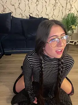 Snapshot of Lunaliaa_ chatting on 03/11/26, 05:35 Lunaliaa online show from 03/11/26, 05:35