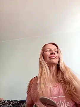 Snapshot of ViktoriaSexi1 chatting on 03/15/26, 05:35 ViktoriaSexi1 online show from 03/15/26, 05:35