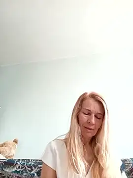Snapshot of ViktoriaSexi1 chatting on 03/27/26, 07:03 ViktoriaSexi1 online show from 03/27/26, 07:03