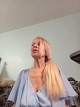 Snapshot of ViktoriaSexi1 chatting on 04/23/26, 04:42 ViktoriaSexi1 online show from 04/23/26, 04:42