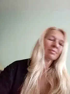 Snapshot of ViktoriaSexi1 chatting on 05/01/26, 03:33 ViktoriaSexi1 online show from 05/01/26, 03:33
