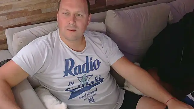 Snapshot of lustonfan chatting on 04/13/26, 01:33 lustonfan online show from 04/13/26, 01:33