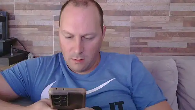 Snapshot of lustonfan chatting on 05/20/26, 12:11 lustonfan online show from 05/20/26, 12:11