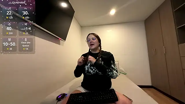 Sarahhh 0 online show from 06/30/26, 12:33