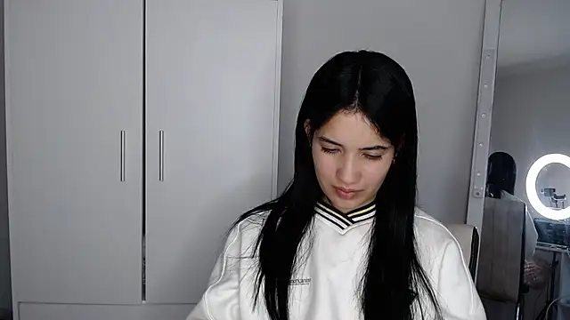 Snapshot of Lucy_engel chatting on 05/17/26, 01:40 Lucy engel online show from 05/17/26, 01:40