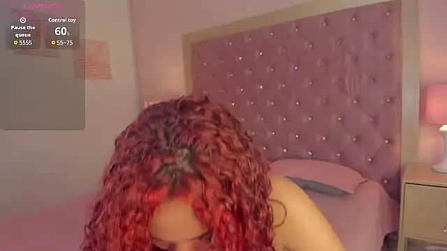Snapshot of CoralineRed chatting on 06/05/26, 11:21 CoralineRed online show from 06/05/26, 11:21