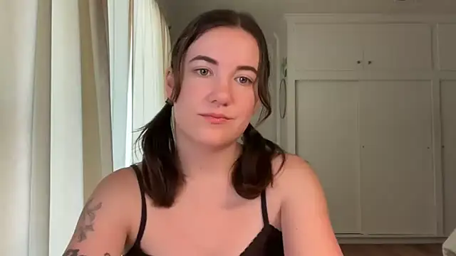 Snapshot of summerxo chatting on 06/01/26, 05:36 summerxo online show from 06/01/26, 05:36