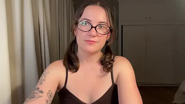 Snapshot of summerxo chatting on 06/02/26, 05:42 summerxo online show from 06/02/26, 05:42