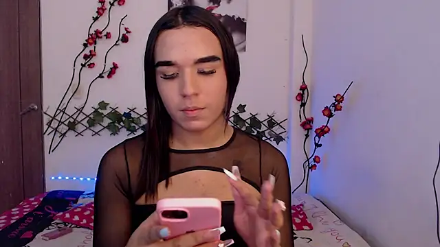 Snapshot of Candyy_doll__ chatting on 04/25/26, 04:04 Candyy doll online show from 04/25/26, 04:04