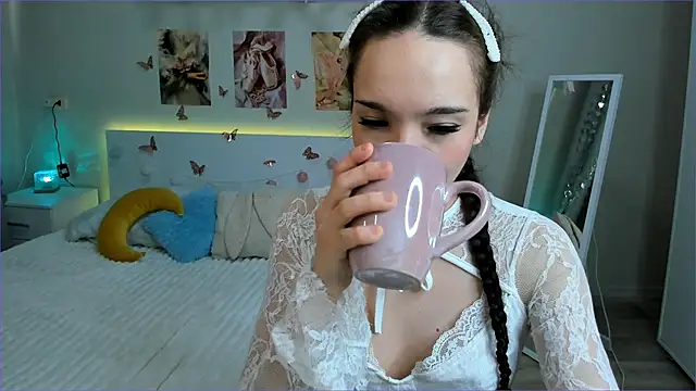 Snapshot of Milly_Lane chatting on 05/15/26, 03:13 Milly Lane online show from 05/15/26, 03:13