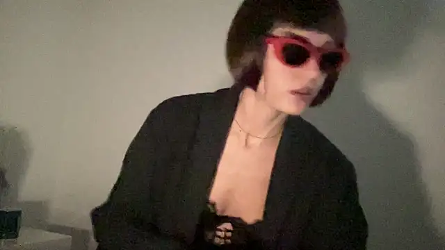 Snapshot of SlowVenomXX chatting on 03/11/26, 01:39 SlowVenomXX online show from 03/11/26, 01:39