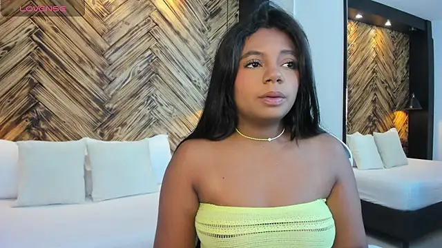 Snapshot of cata_rosse_ chatting on 04/25/26, 02:03 cata rosse online show from 04/25/26, 02:03