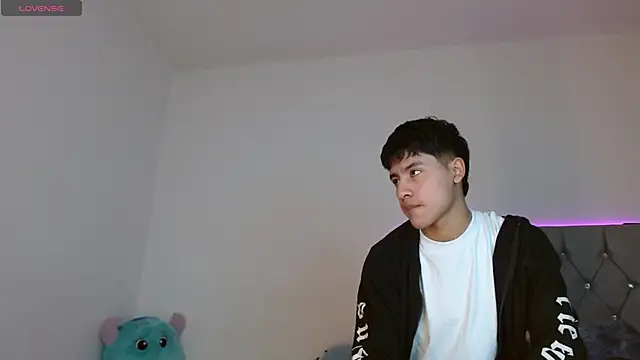 Snapshot of Sebas_fire4 chatting on 05/14/26, 01:12 Sebas fire4 online show from 05/14/26, 01:12