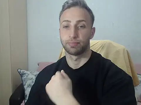 Snapshot of BlondEagleMuscle chatting on 03/18/26, 03:48 BlondEagleMuscle online show from 03/18/26, 03:48