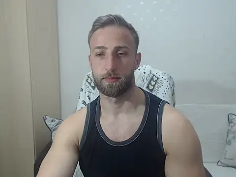 Snapshot of BlondEagleMuscle chatting on 04/21/26, 08:34 BlondEagleMuscle online show from 04/21/26, 08:34