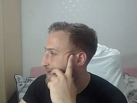 Snapshot of BlondEagleMuscle chatting on 05/11/26, 09:12 BlondEagleMuscle online show from 05/11/26, 09:12