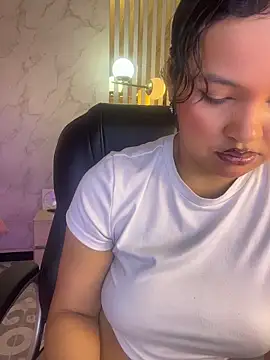 Snapshot of Catalinaa01 chatting on 05/20/26, 03:24 Catalinaa01 online show from 05/20/26, 03:24
