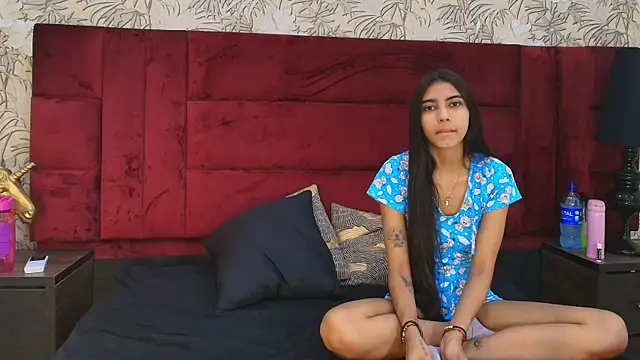 strawberrymia68  online show from 06/06/26, 11:37