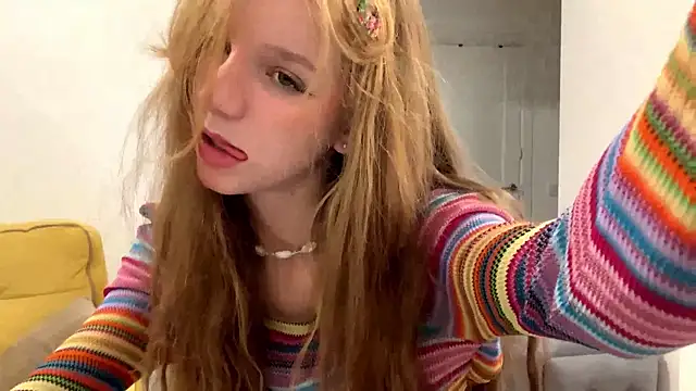 Kissme Kira online show from 05/08/26, 01:11