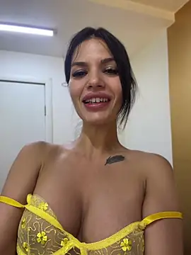 Snapshot of RaniaSnow chatting on 04/19/26, 04:12 RaniaSnow online show from 04/19/26, 04:12