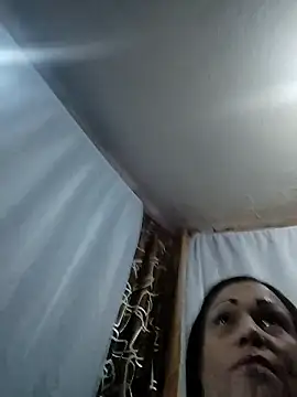 Snapshot of maroita chatting on 05/13/26, 01:08 maroita online show from 05/13/26, 01:08