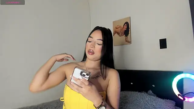 Snapshot of AnthonellaSweet_ chatting on 04/28/26, 03:33 AnthonellaSweet online show from 04/28/26, 03:33