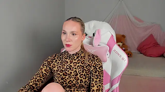 Snapshot of ElaraVoltage chatting on 05/31/26, 06:09 ElaraVoltage online show from 05/31/26, 06:09