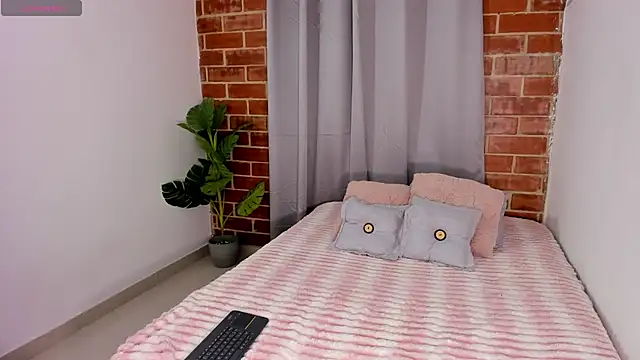 ashley hills  online show from 07/22/26, 02:14