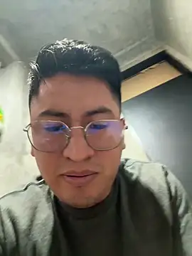 Snapshot of GoldenM95 chatting on 05/04/26, 06:42 GoldenM95 online show from 05/04/26, 06:42